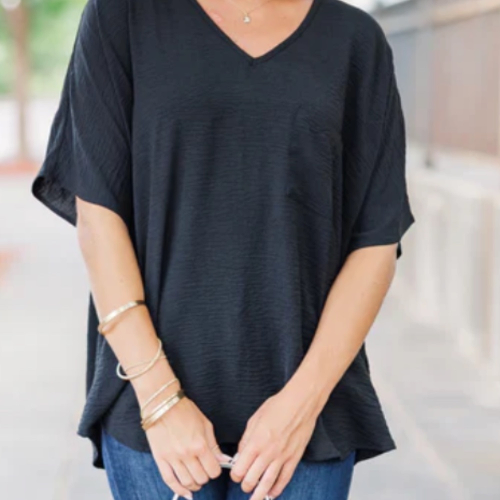 MINT JULEP BOUTIQUE OVERSIZED BLOUSE - BLACK - SIZE SMALL